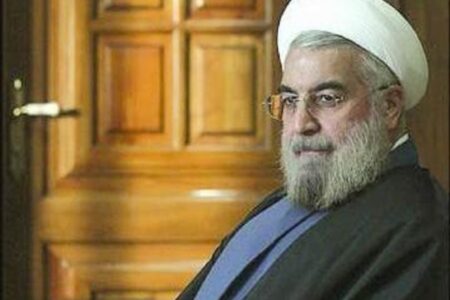 حسن روحانی برندی که با تدبیر و امید و با رنگ بنفش امد و سوخت و باناامیدی و سیاهی رفت 